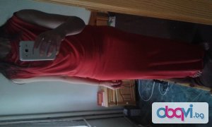 Продавам дълга, официална, червена рокля