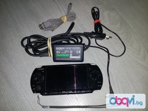 PSP-3004-Slim-Piano Black с 9 игри - 8GB карта памет