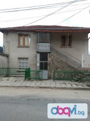 Продажба на два етажа от къща в Момчиловци